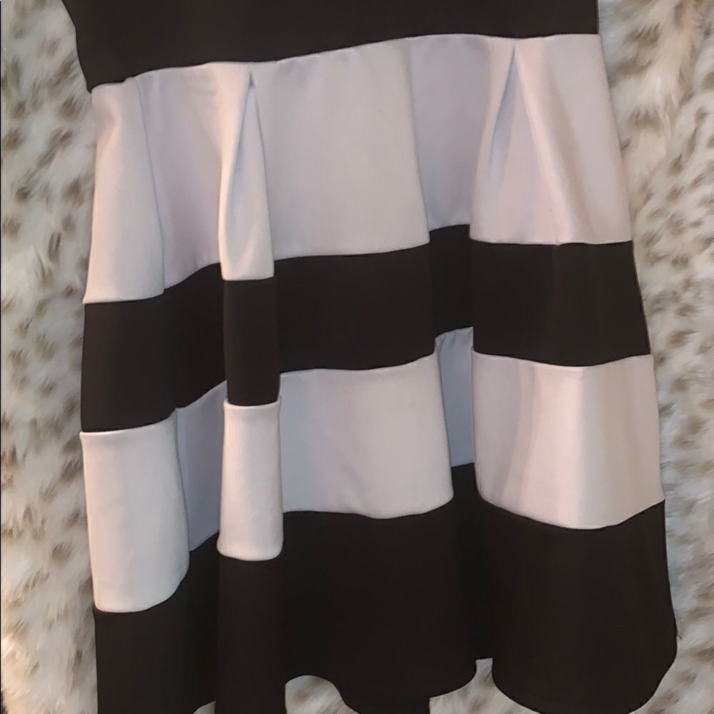 Dress   - Picture 2 of 5